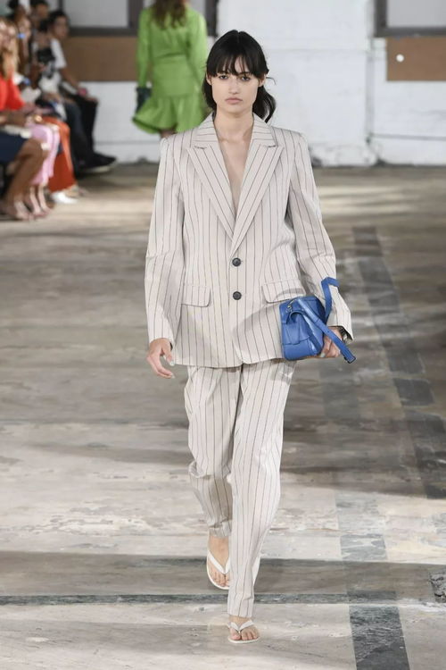 服装设计师的日常 从灵感到成衣的创意之旅